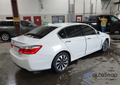 2014 Honda Accord Hybrid z USA, uszkodzony, nr VIN 1HGCR6F36EA005102